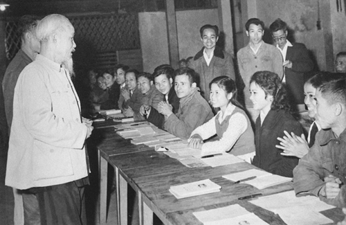 3-10-1960: Bác Hồ căn dặn giáo viên phải nâng cao chất lượng bài giảng